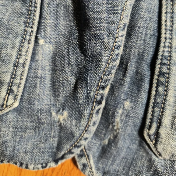 Gap Denim Blue Jean Jacket, Women's Medium, Buttons And Distressed Detail - Picture 10 of 16